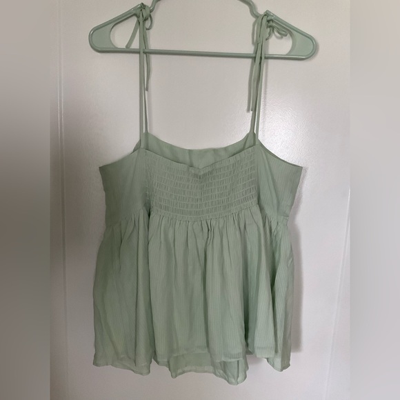 Green Loft Top - Picture 3 of 6